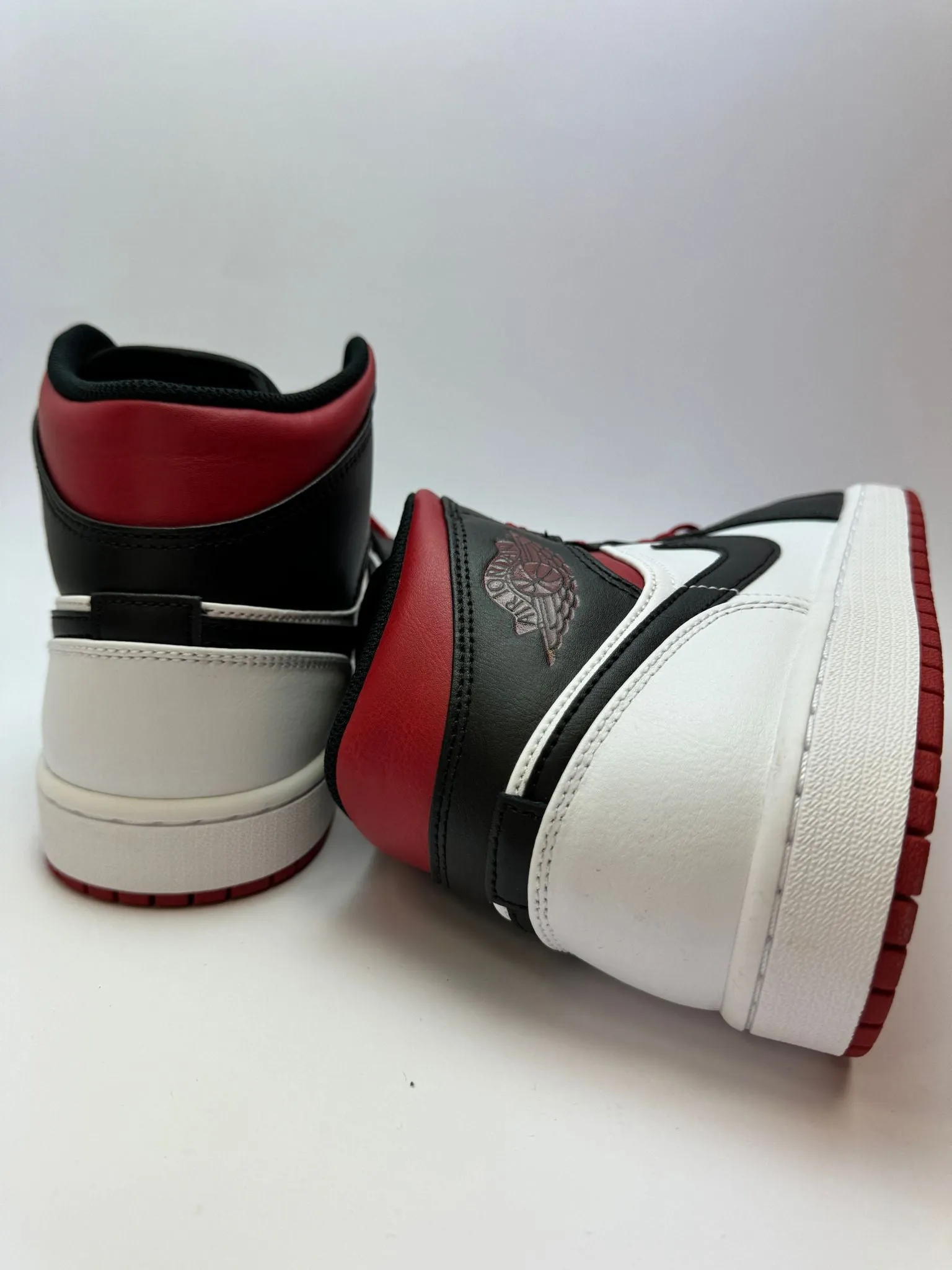 Air Jordan 1 Mid "Gym Red Black Toe"