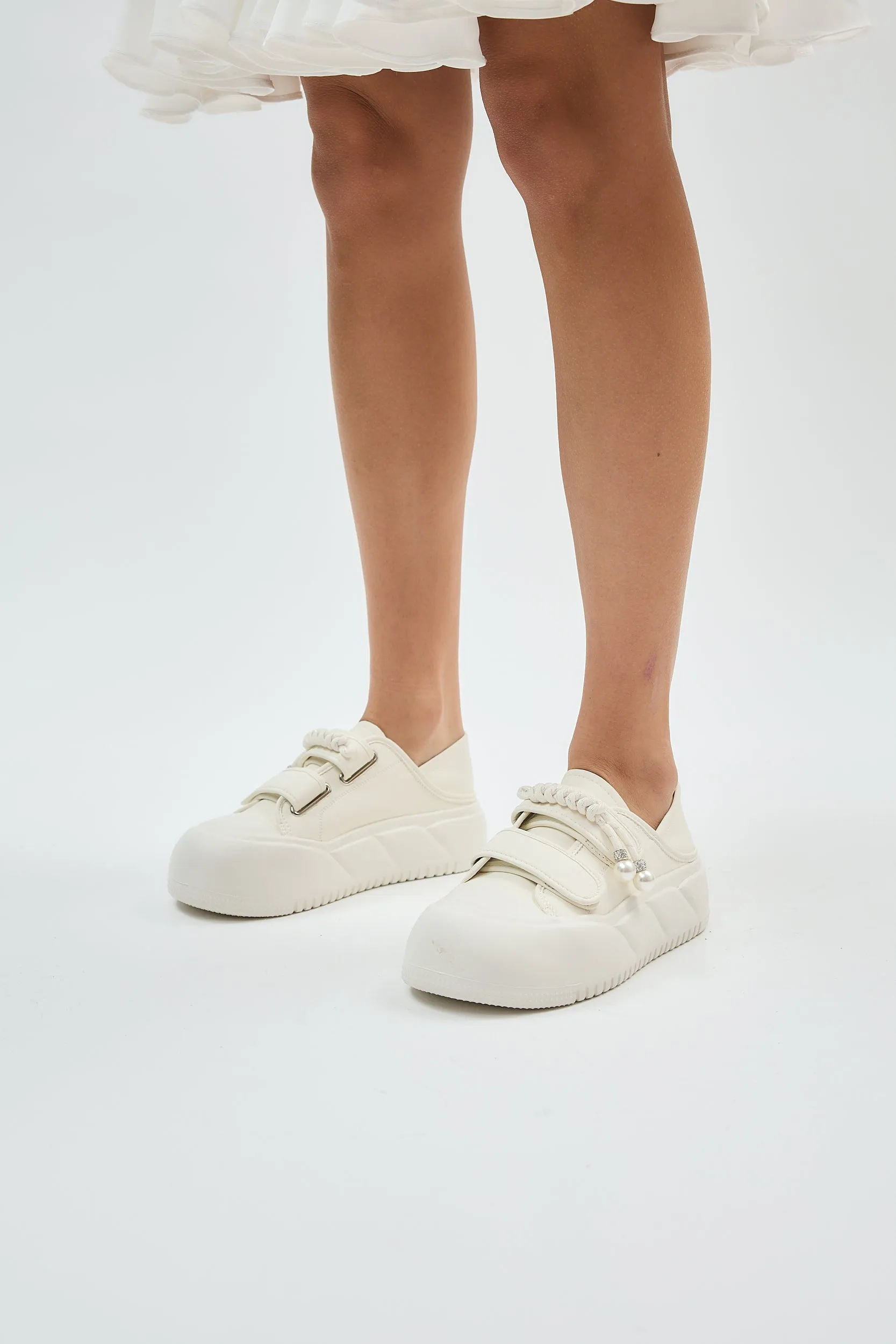 Callidora White
