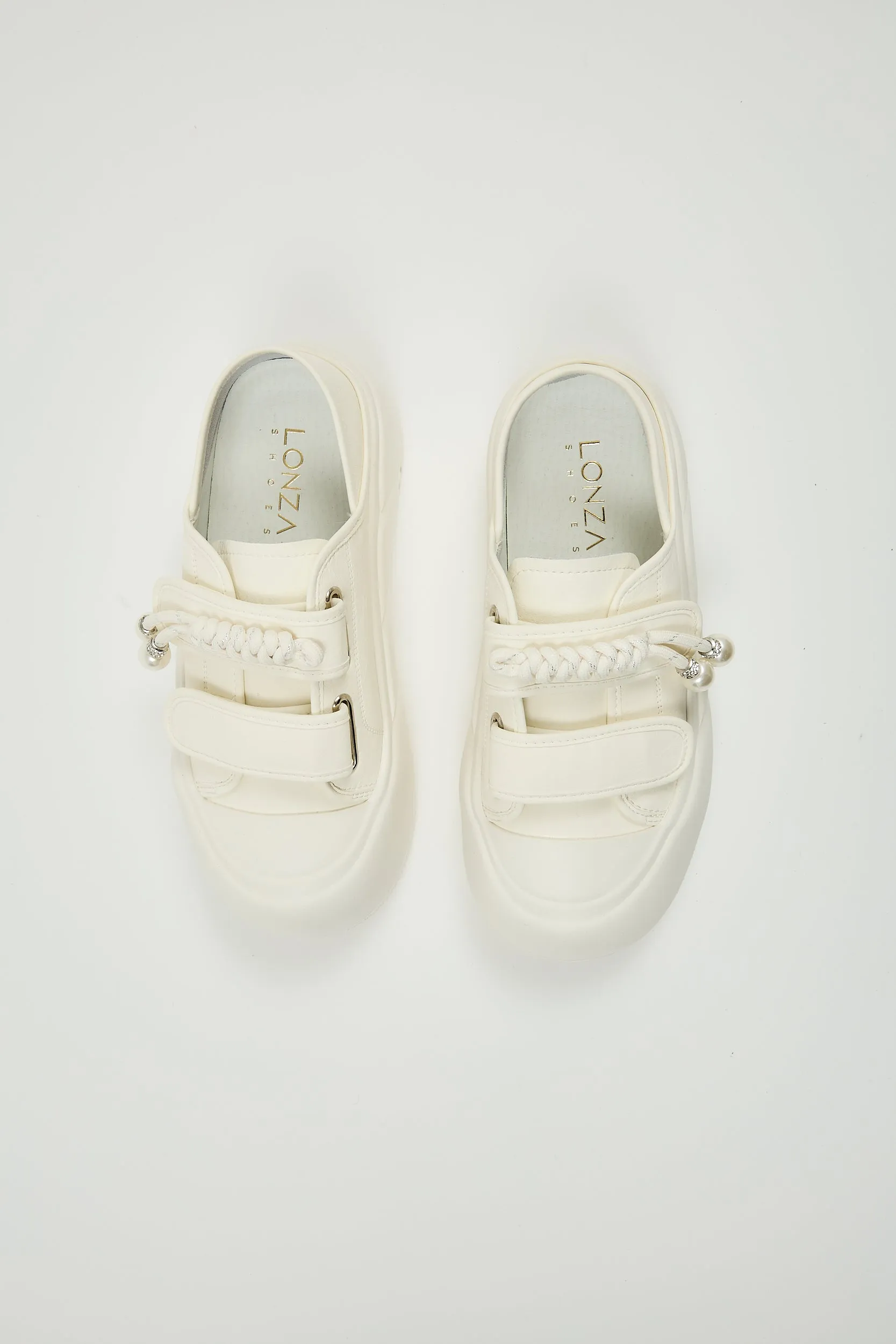 Callidora White