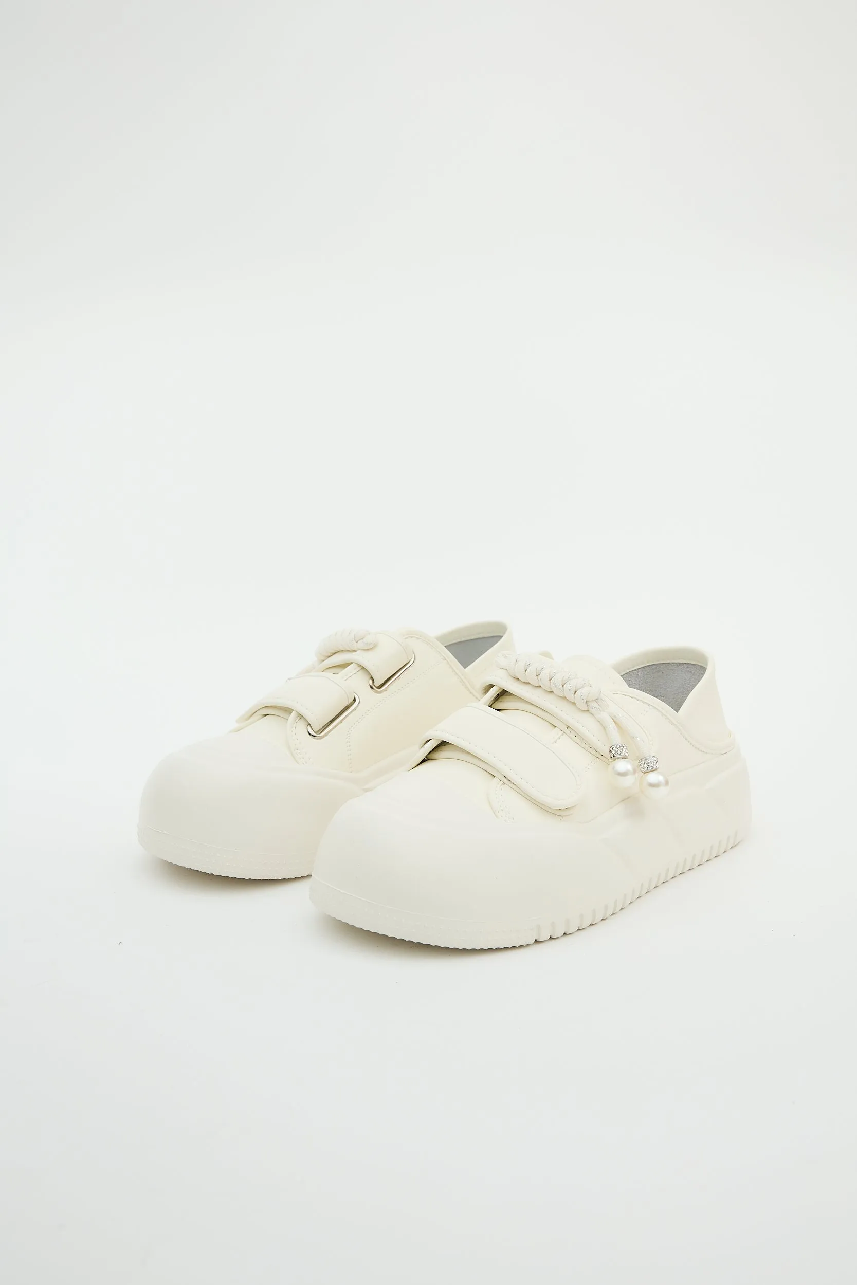 Callidora White