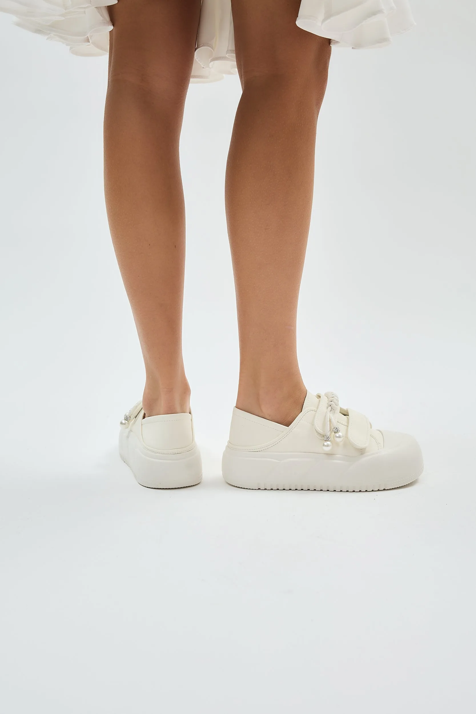 Callidora White