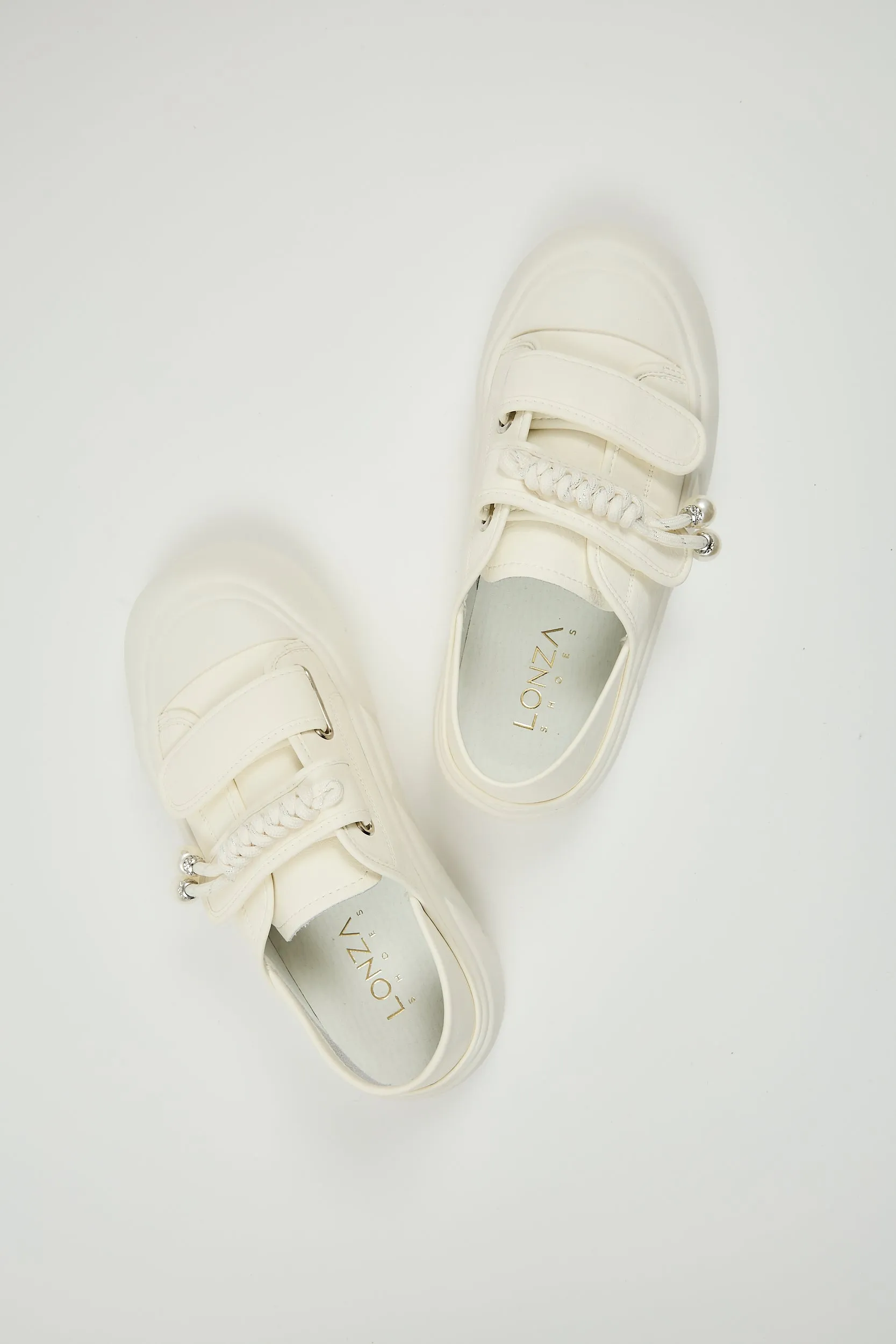 Callidora White