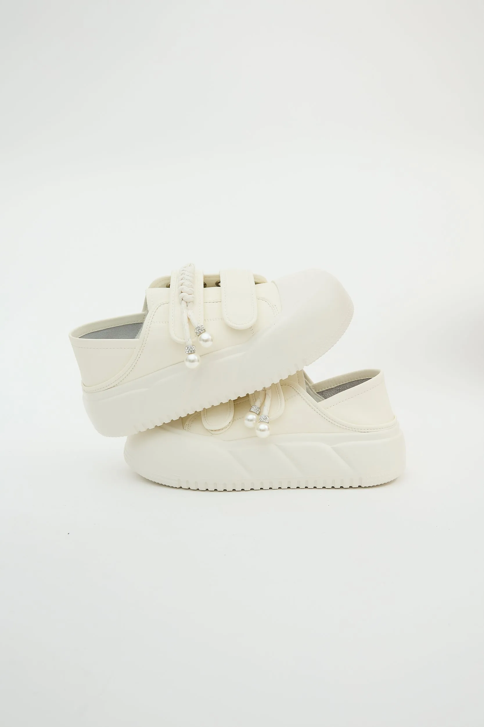 Callidora White