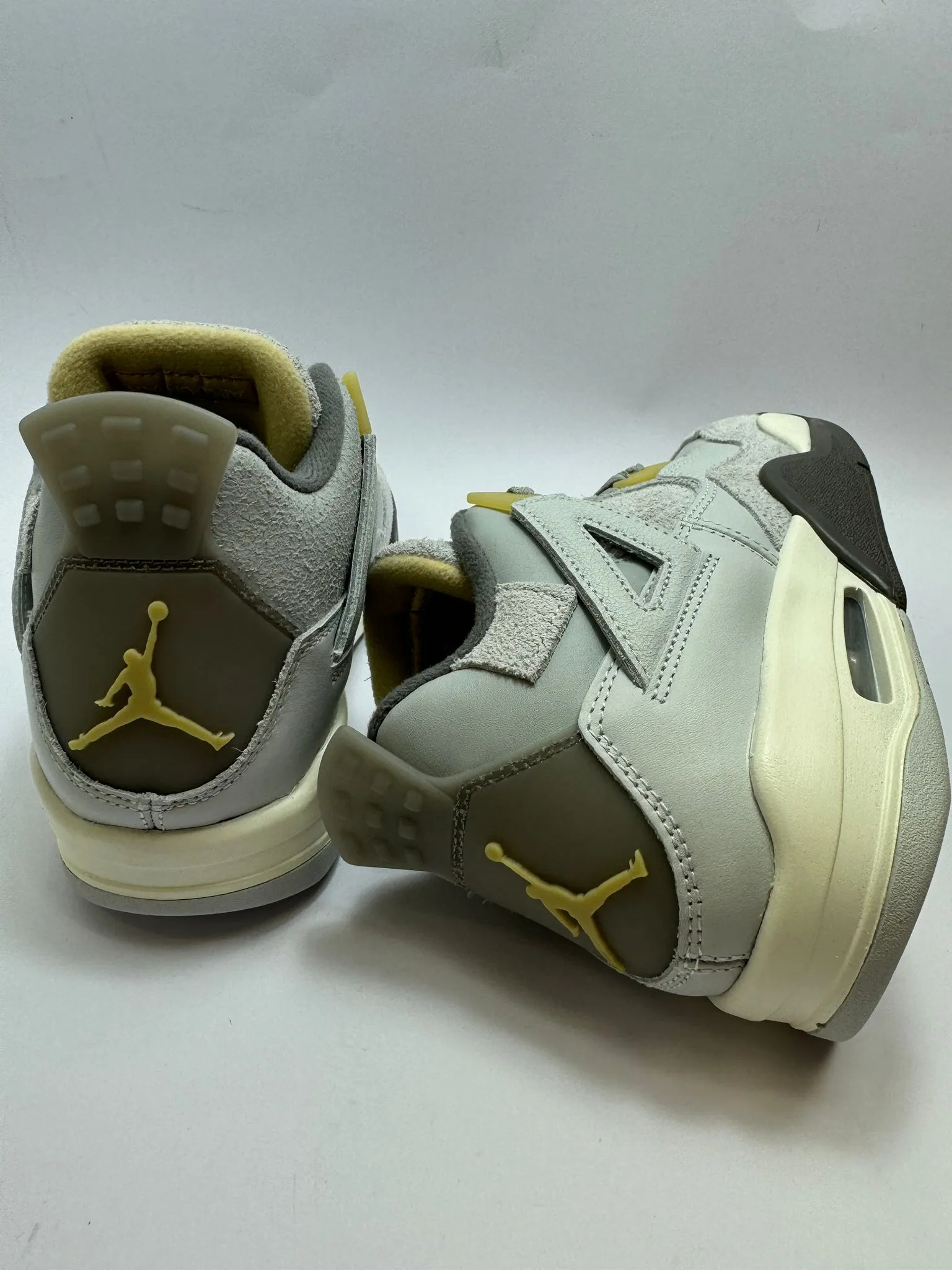 Jordan 4 Retro SE "Craft Photon Dust"