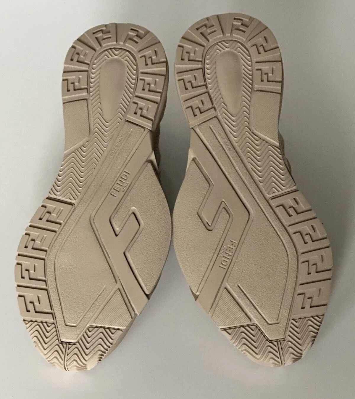 NIB 1050 Fendi Flow Men's Fabric Beige Sneakers 10 US (43 Euro) 7E1504 Italy