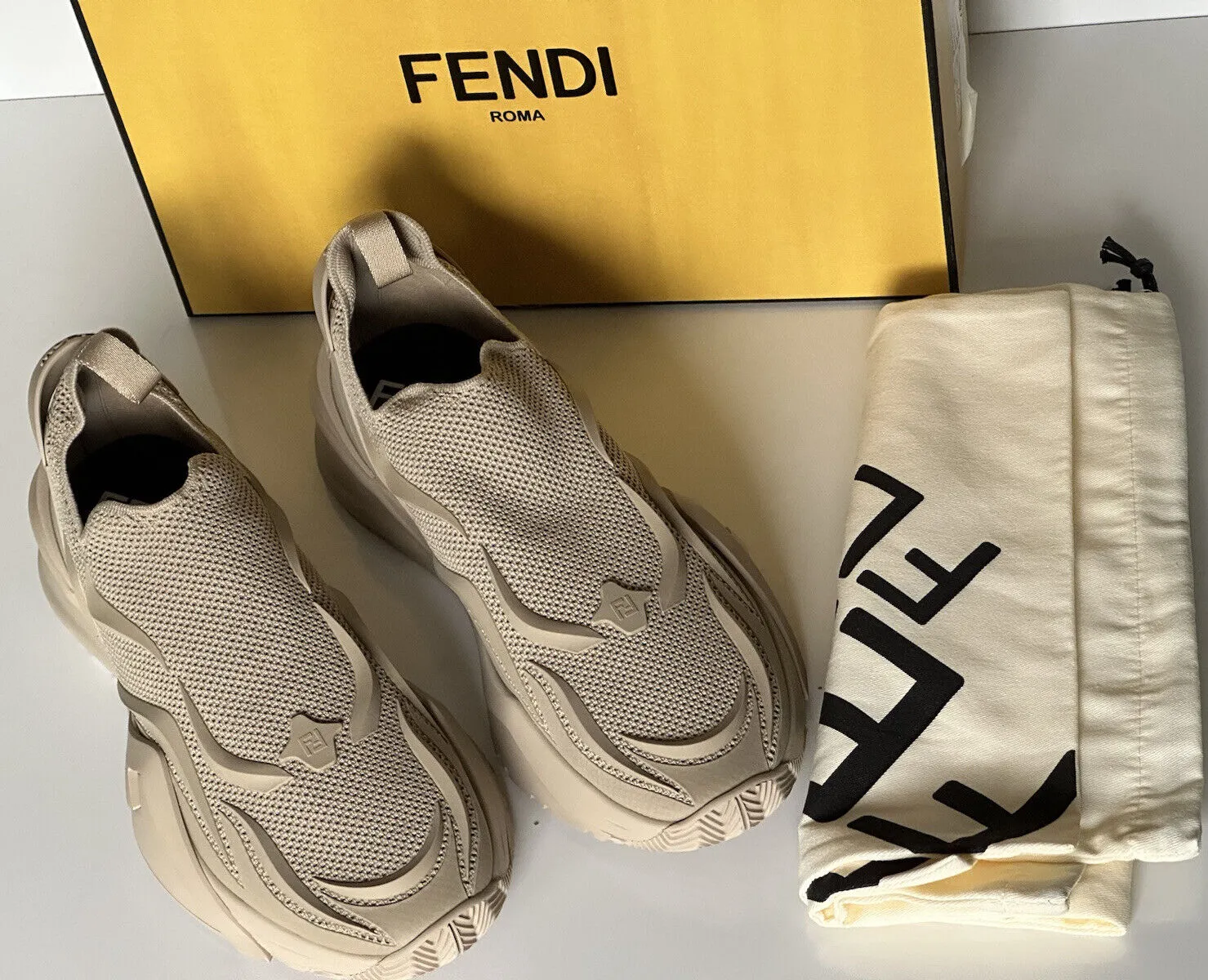 NIB 1050 Fendi Flow Men's Fabric Beige Sneakers 10 US (43 Euro) 7E1504 Italy