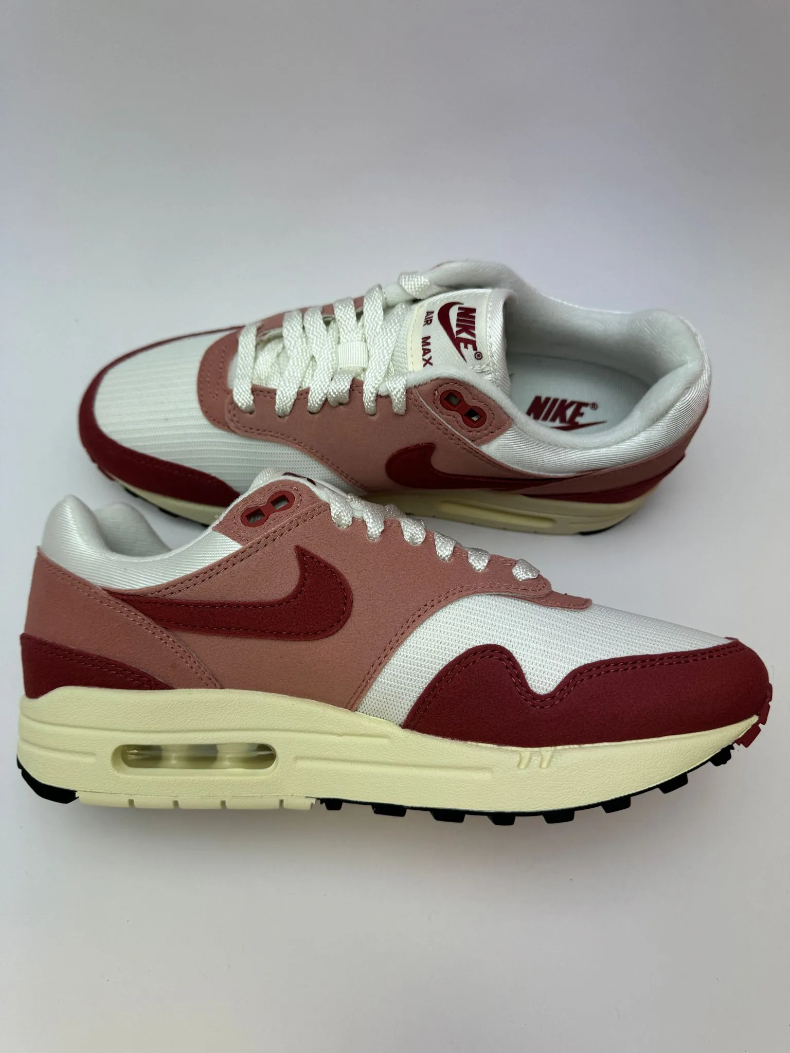 Nike Air Max 1 "Red Stardust"