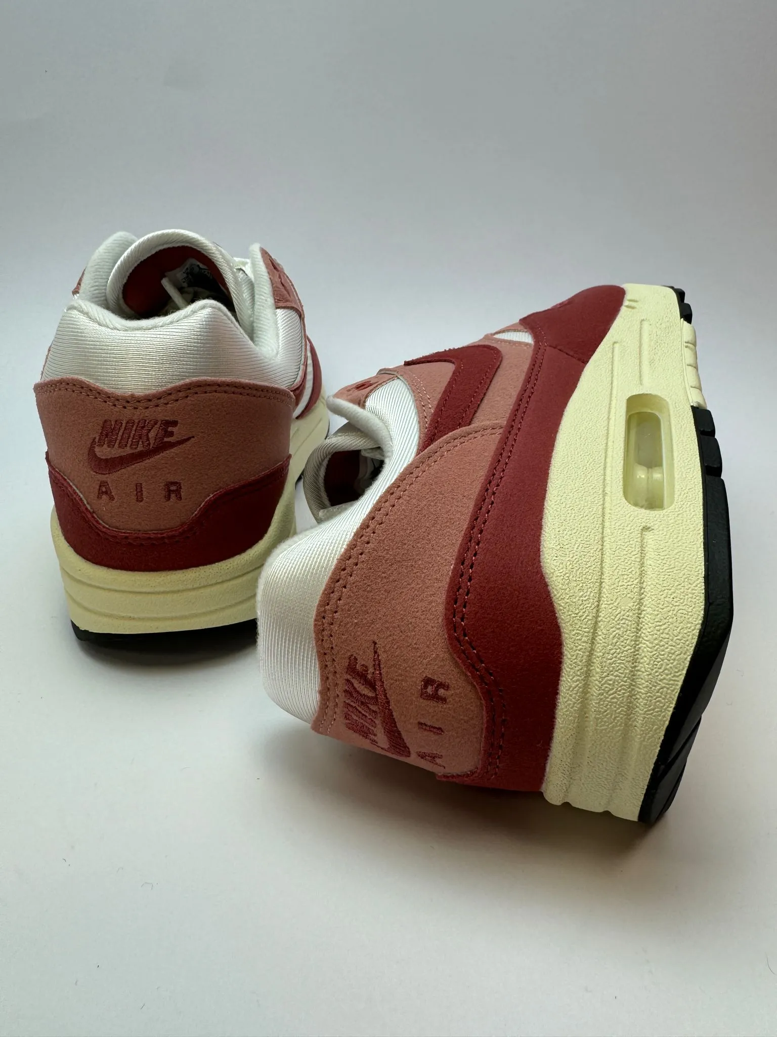 Nike Air Max 1 "Red Stardust"